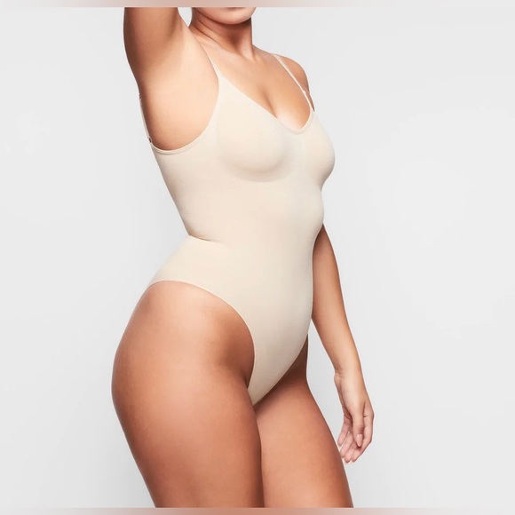 Skims Sculpting Bodysuit W. Snaps size small - Picture 3 of 6